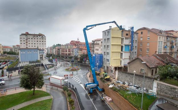 Estado que presentaba este lunes el edificio.