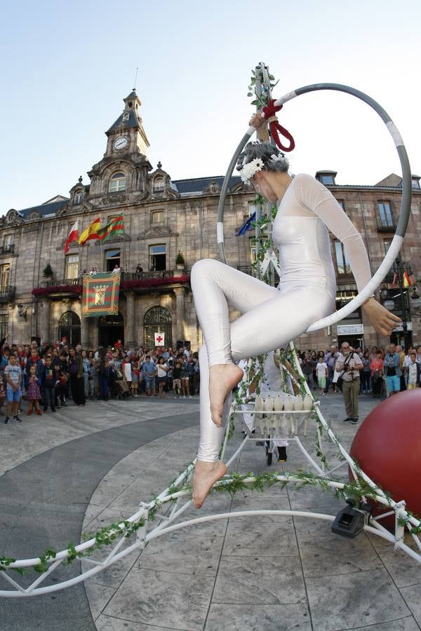 El chupinazo desata la locura en Torrelavega