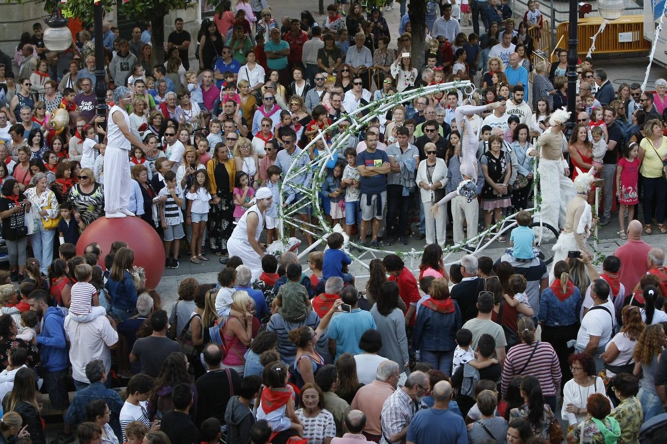 El chupinazo desata la locura en Torrelavega