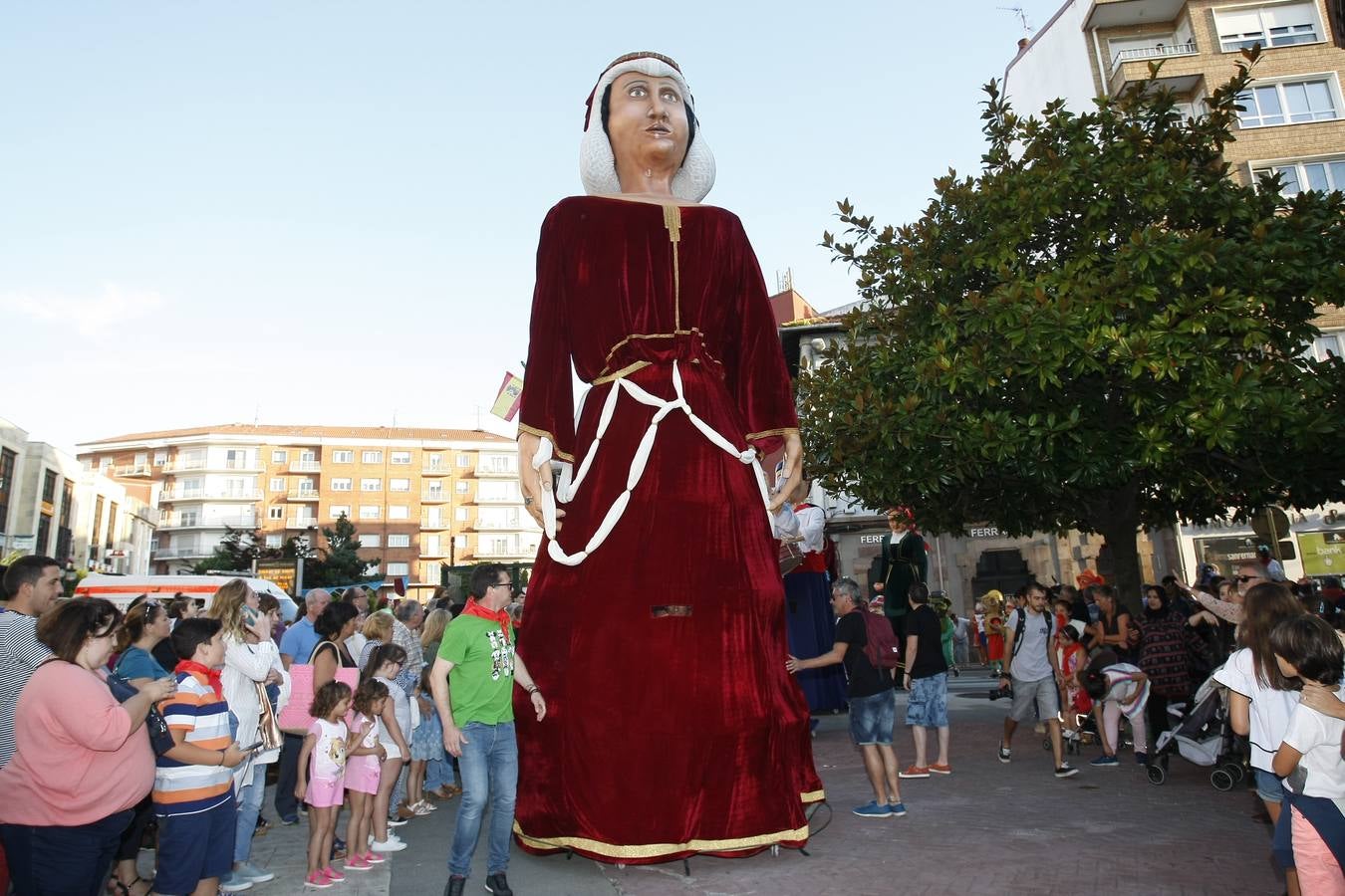 El chupinazo desata la locura en Torrelavega