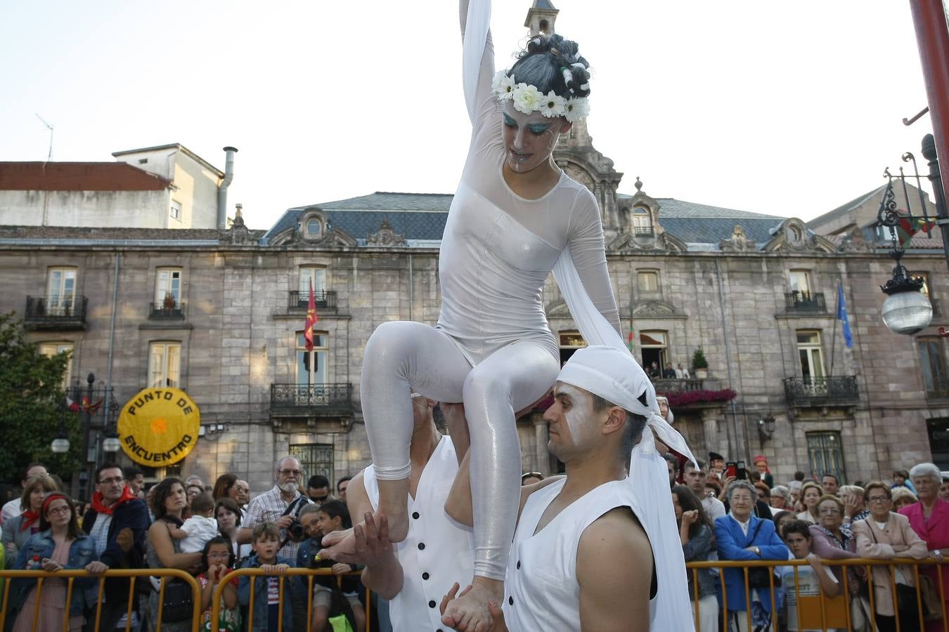 El chupinazo desata la locura en Torrelavega