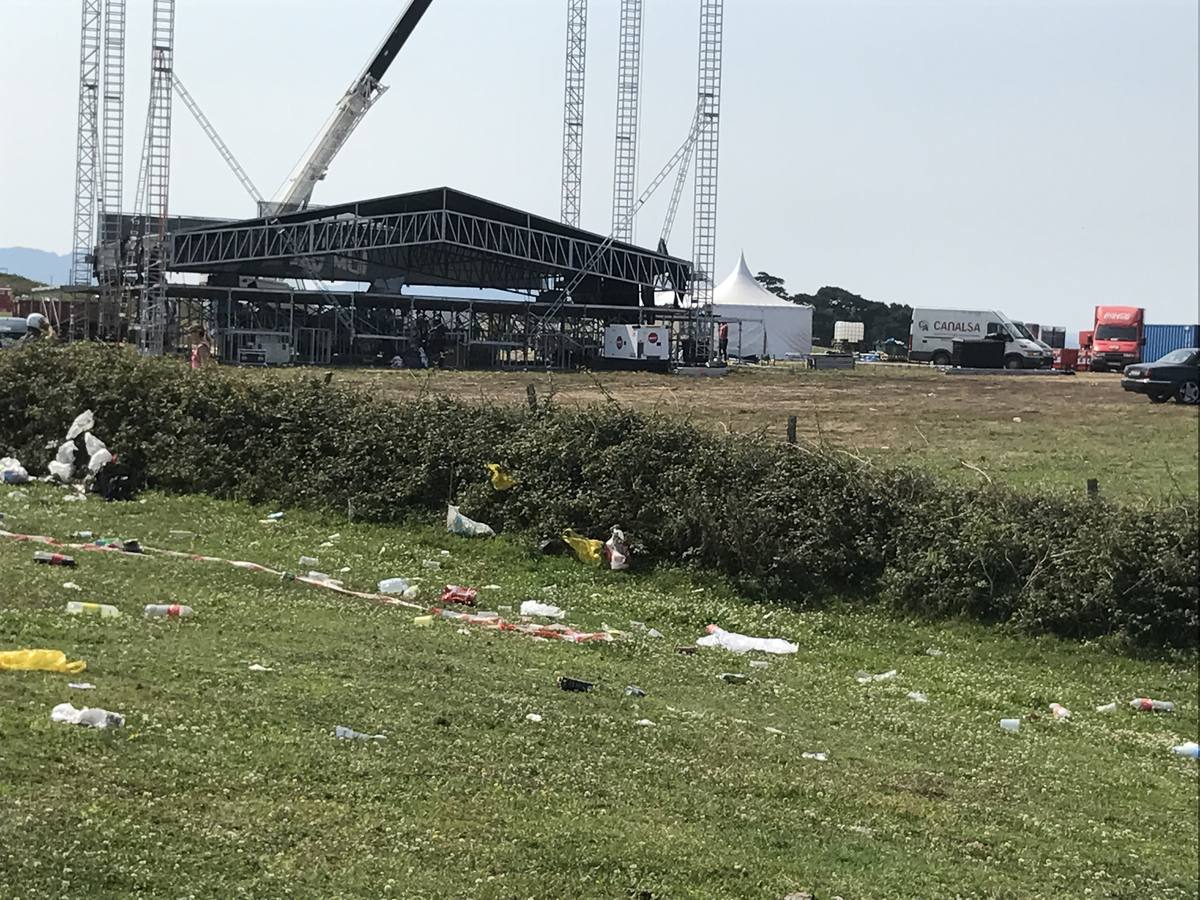 La basura que dejó el Delirium Festival en el cabo Quintres de Ajo