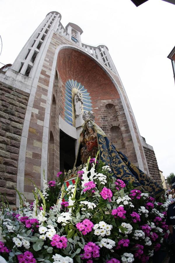 Fervor por la Virgen Grande en la procesión de Torrelavega