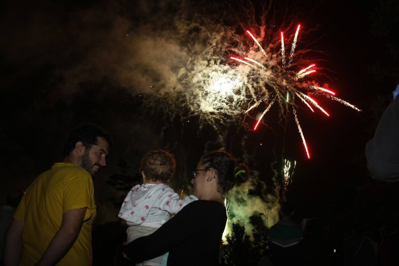 A las 00.00 horas en el Bulevar Ronda, junto al pabellón María Pardo de Nueva Ciudad, ayer día 15 de agosto, se pudo disfrutar de los fuegos artificiales.