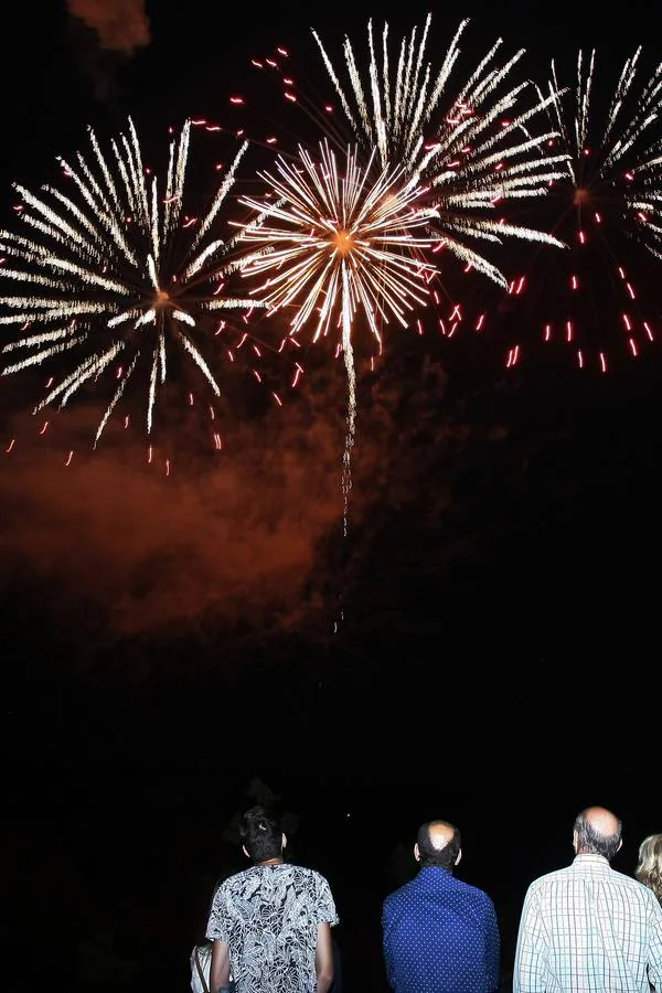 A las 00.00 horas en el Bulevar Ronda, junto al pabellón María Pardo de Nueva Ciudad, ayer día 15 de agosto, se pudo disfrutar de los fuegos artificiales.