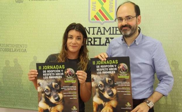 Saray Torices (Refugio canino de Torres) y José Luis Urraca (Concejal de Medio Ambiente de Torrelavega)