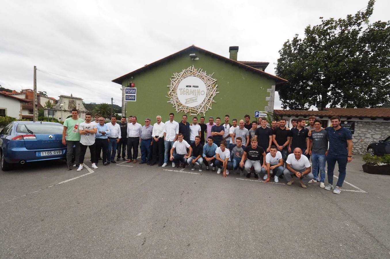 El Racing Club de Santander realiza su tradicional ofrenda floral a la Virgen Bien Aparecida