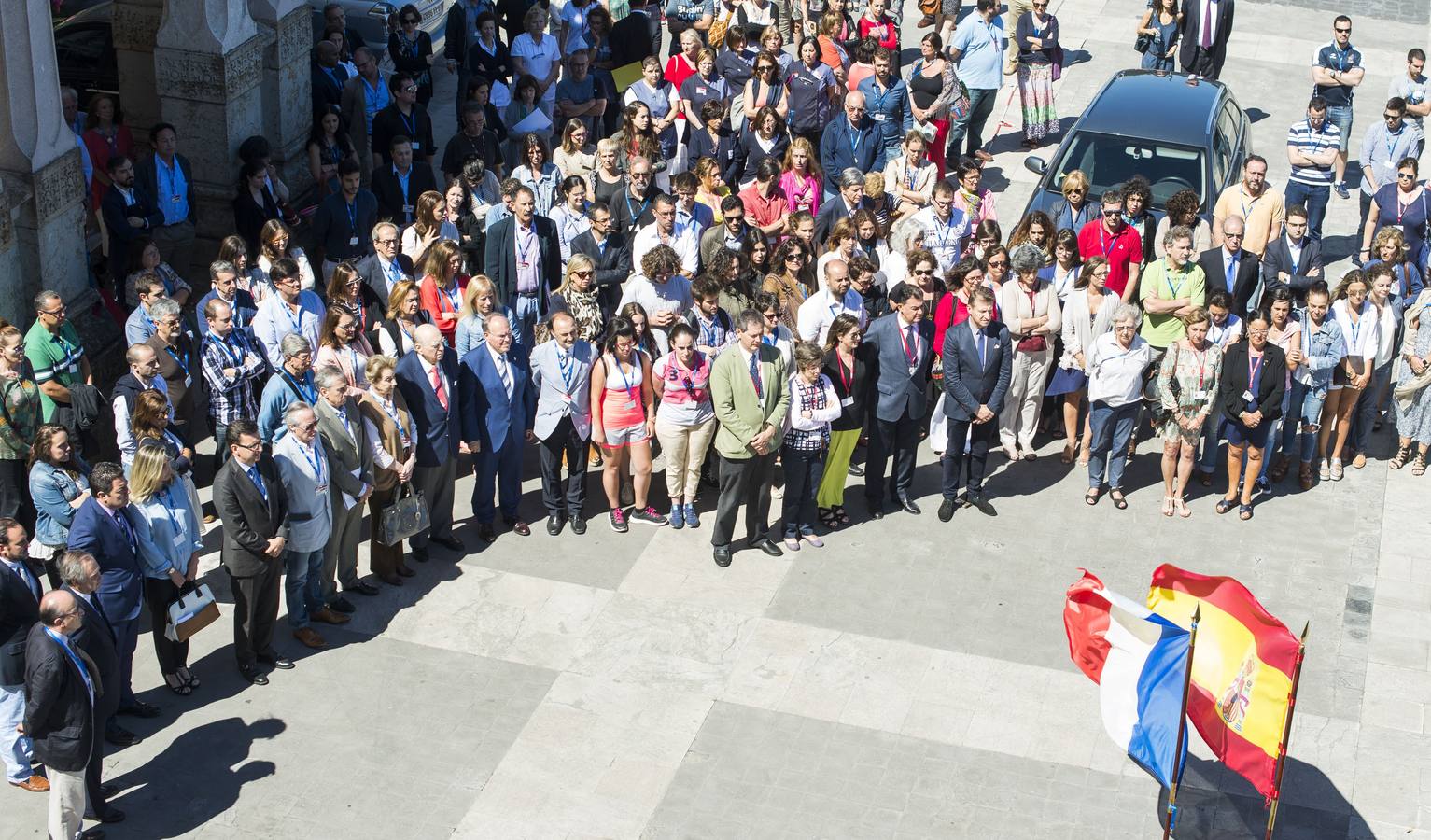 Concentración a las puertas del Parlamento de Cantabria