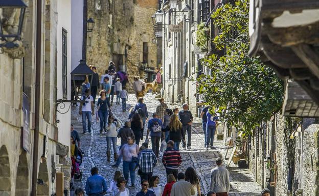 Santillana del Mar es uno de los enclaves más visitados por los turistas