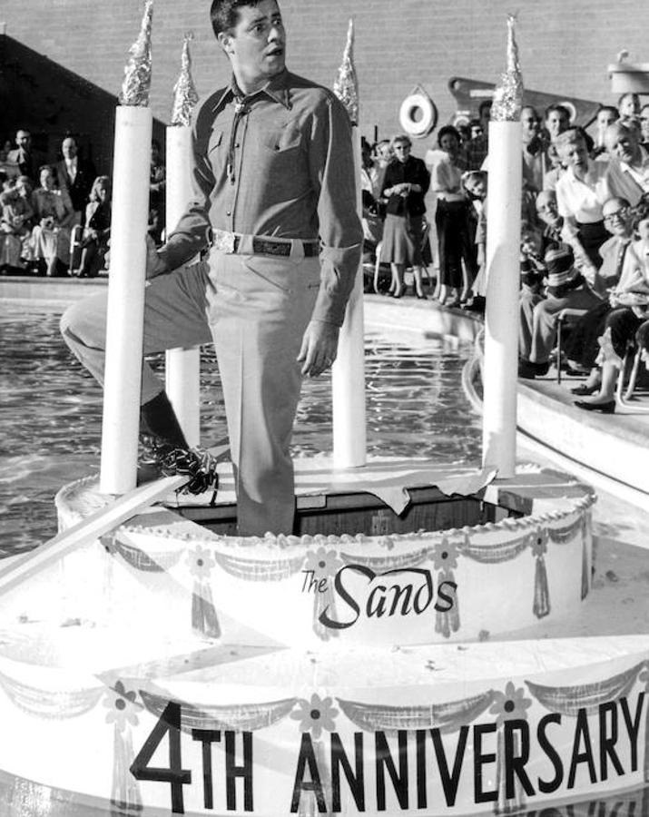 Jerry Lewis celebró el cuarto aniversario del Sands en Las Vegas en 1956.