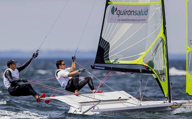 Diego Botín (izquierda) y Iago López disputarán en Oporto su segundo Mundial como equipo de 49er.