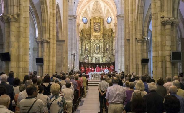 Misa en honor a los patronos de la ciudad en la Catedral de Santander