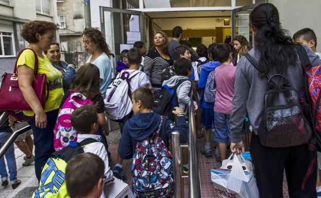 El curso escolar arranca con 218 alumnos más y 90 nuevos profesores