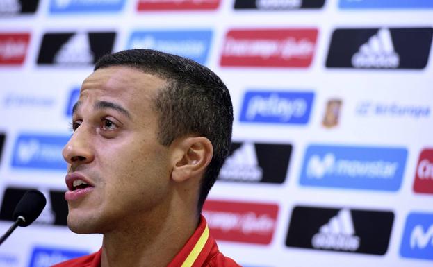 Thiago Alcántara, en una rueda de prensa.