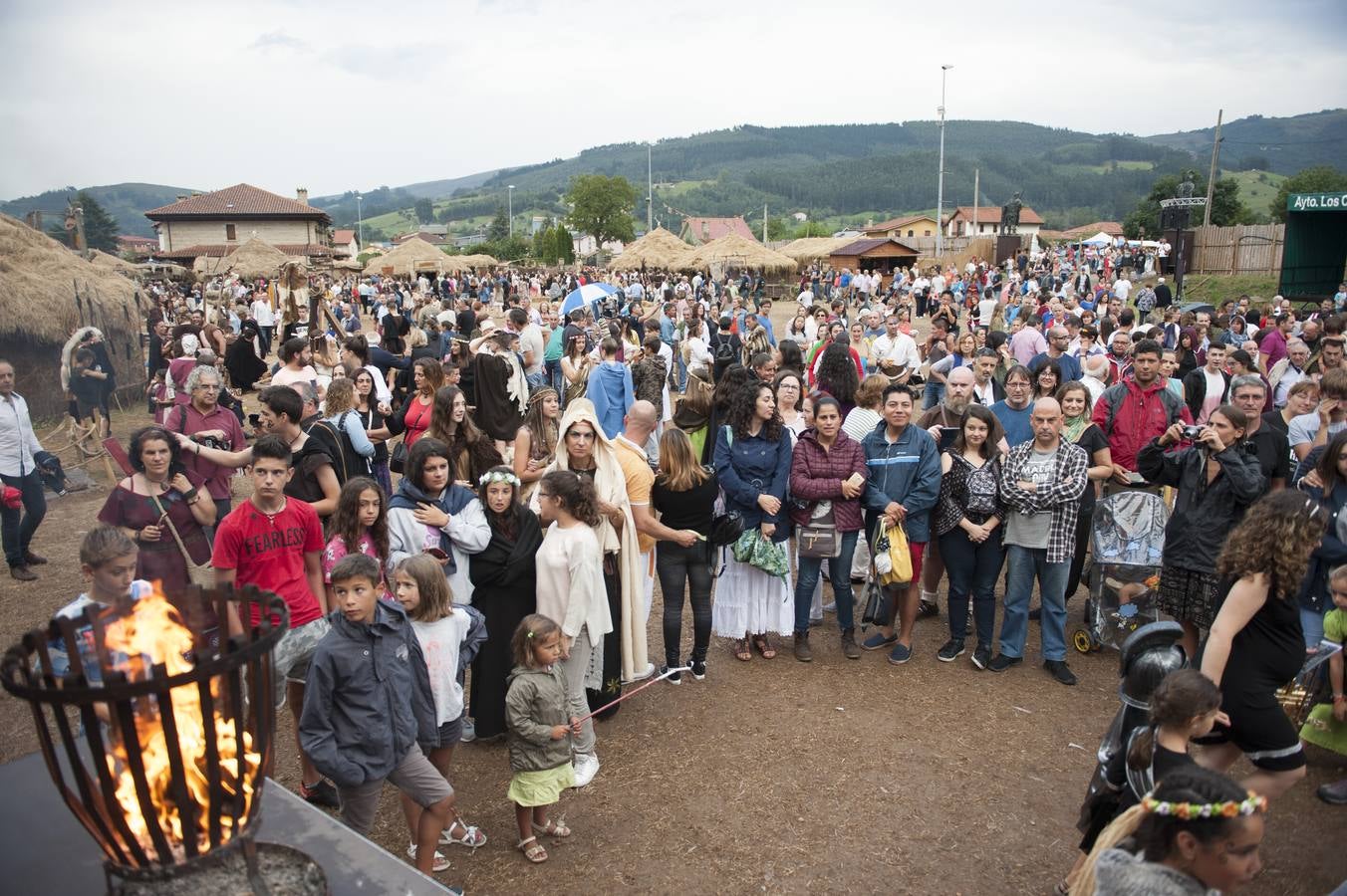 Las Guerras Cántabras, fiesta declarada de interés turístico nacional, han despedido hoy su décimo séptima edición con el desfile de las tropas romanas y las tribus cántabras, 