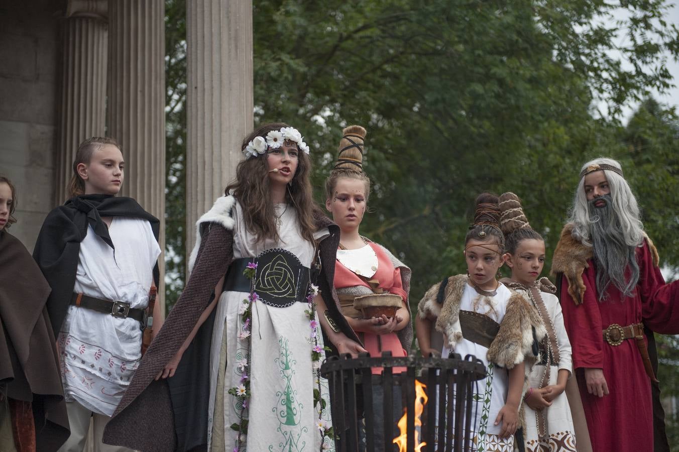 Las Guerras Cántabras, fiesta declarada de interés turístico nacional, han despedido hoy su décimo séptima edición con el desfile de las tropas romanas y las tribus cántabras, 