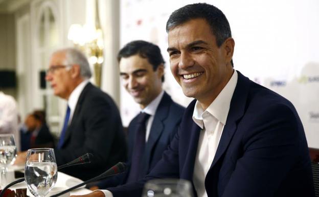 Pedro Sánchez durante el desayuno informativo.