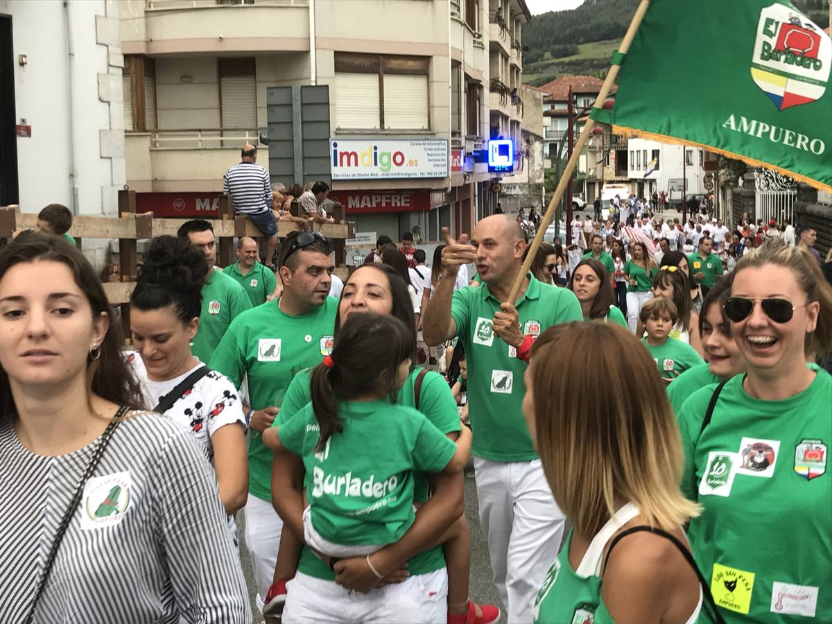 Arrancan las fiestas en Ampuero con el desfile y el chupinazo