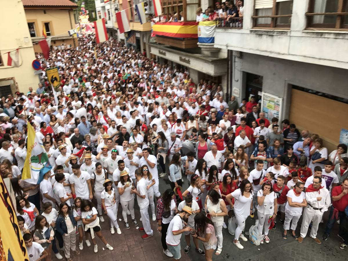 Arrancan las fiestas en Ampuero con el desfile y el chupinazo