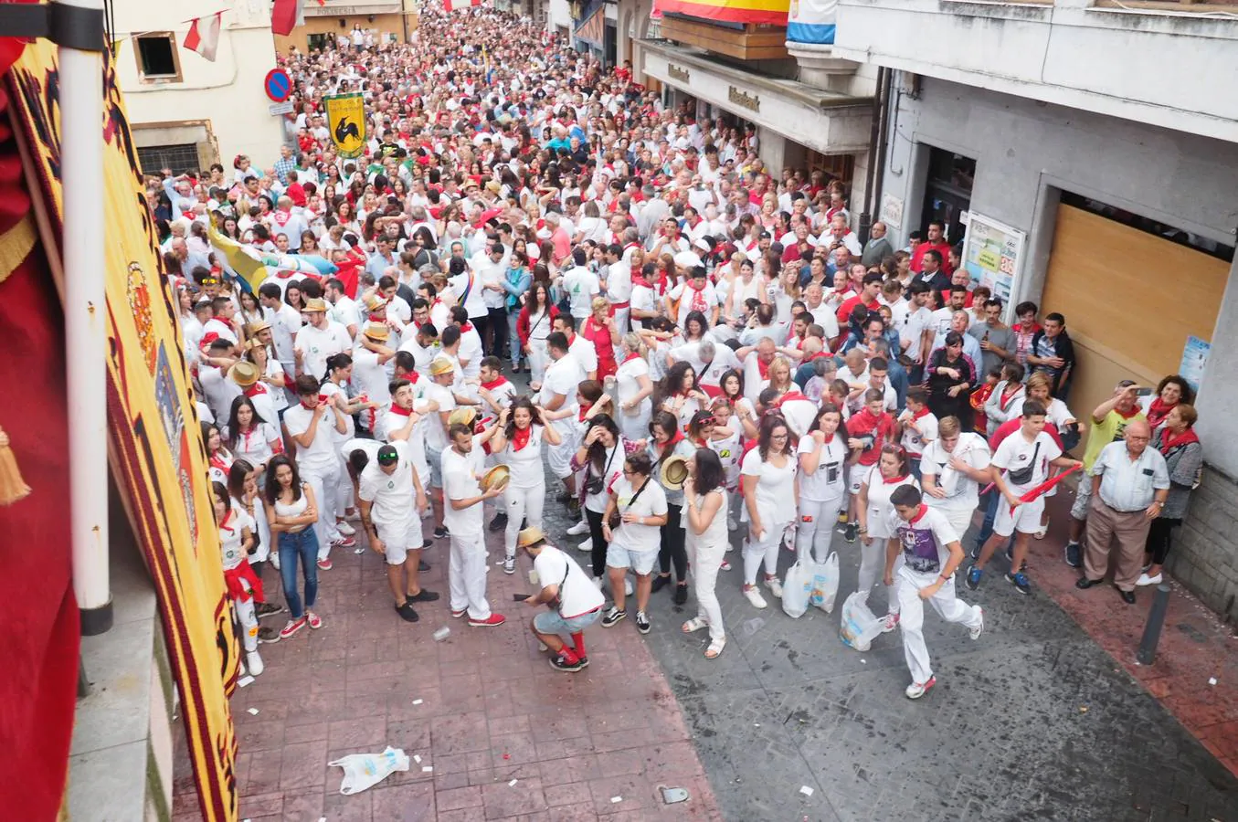 Arrancan las fiestas en Ampuero con el desfile y el chupinazo