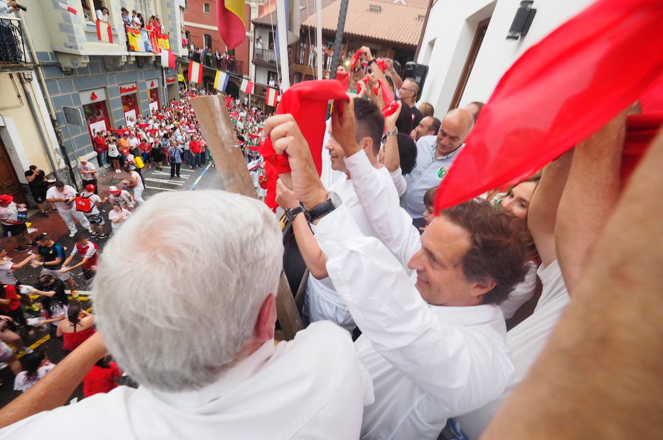 Arrancan las fiestas en Ampuero con el desfile y el chupinazo