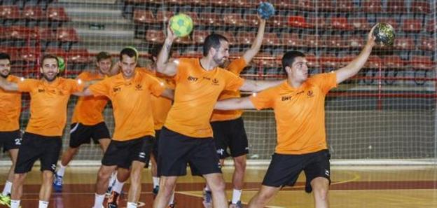 Incógnita. Diego Soto sigue un año más en el Vicente Trueba.El Balonmano Torrelavega, que el año pasado jugóla fase de promoción a Asobal siendo un recién ascendido,sueña con repetir aquel éxito.