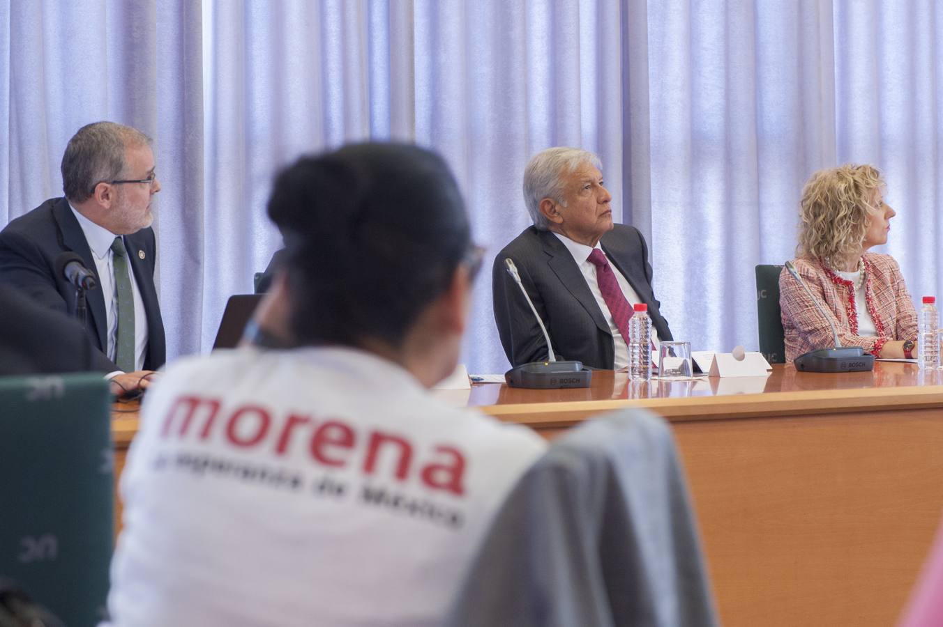 El candidato a la presidencia de México en su paso por el Monasterio de Santo Toribio de Liébana y la Universidad de Cantabria