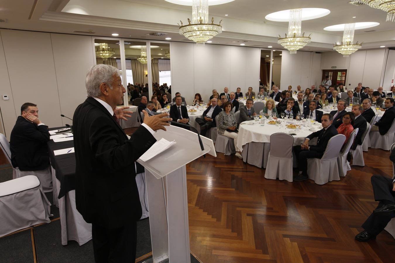 El candidato a la presidencia de México Andrés Manuel López Obrador desgrana en el Foro de El Diario Montañés su proyecto de Nación para los próximos años