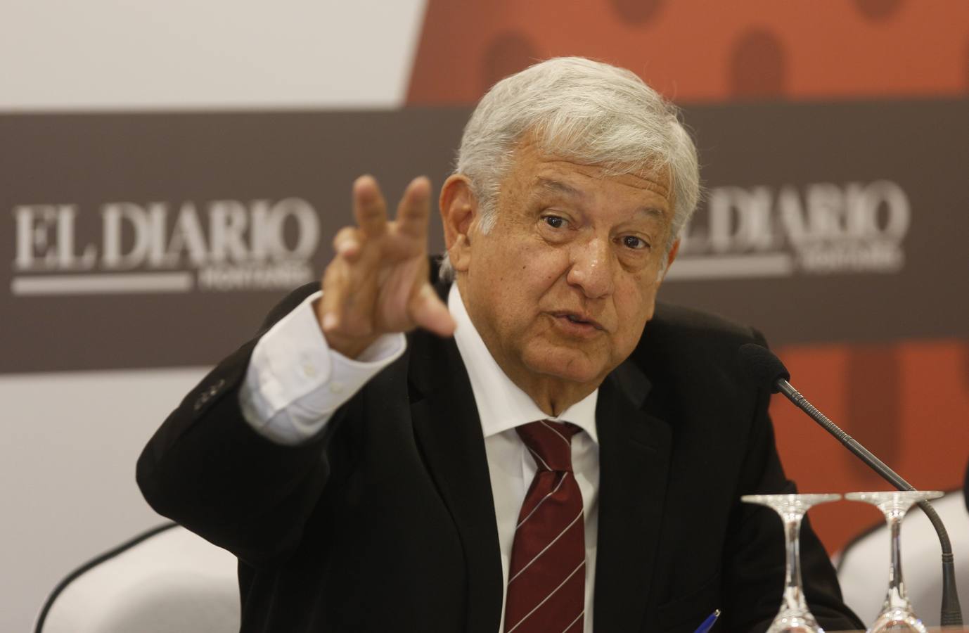 El candidato a la presidencia de México Andrés Manuel López Obrador desgrana en el Foro de El Diario Montañés su proyecto de Nación para los próximos años