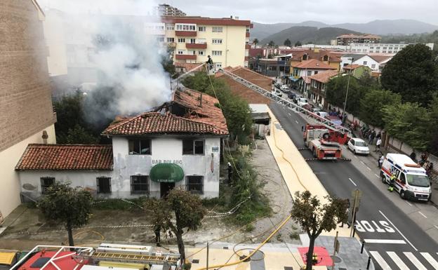 El edificio del antiguo bar Bolado sufre el tercer incendio en menos de un mes