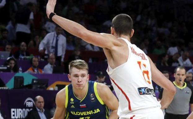 Luka Doncic, frente a Marc Gasol. 