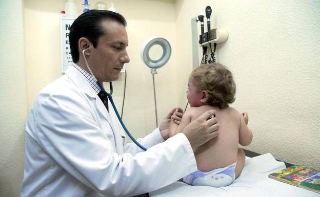 La falta de pediatras es un problema que se arrastra desde hace tiempo y que afecta a todas las comunidades autónomas. 