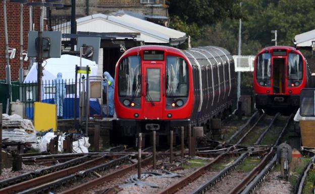 Trenes paralizados en la estación de Parsons Green.