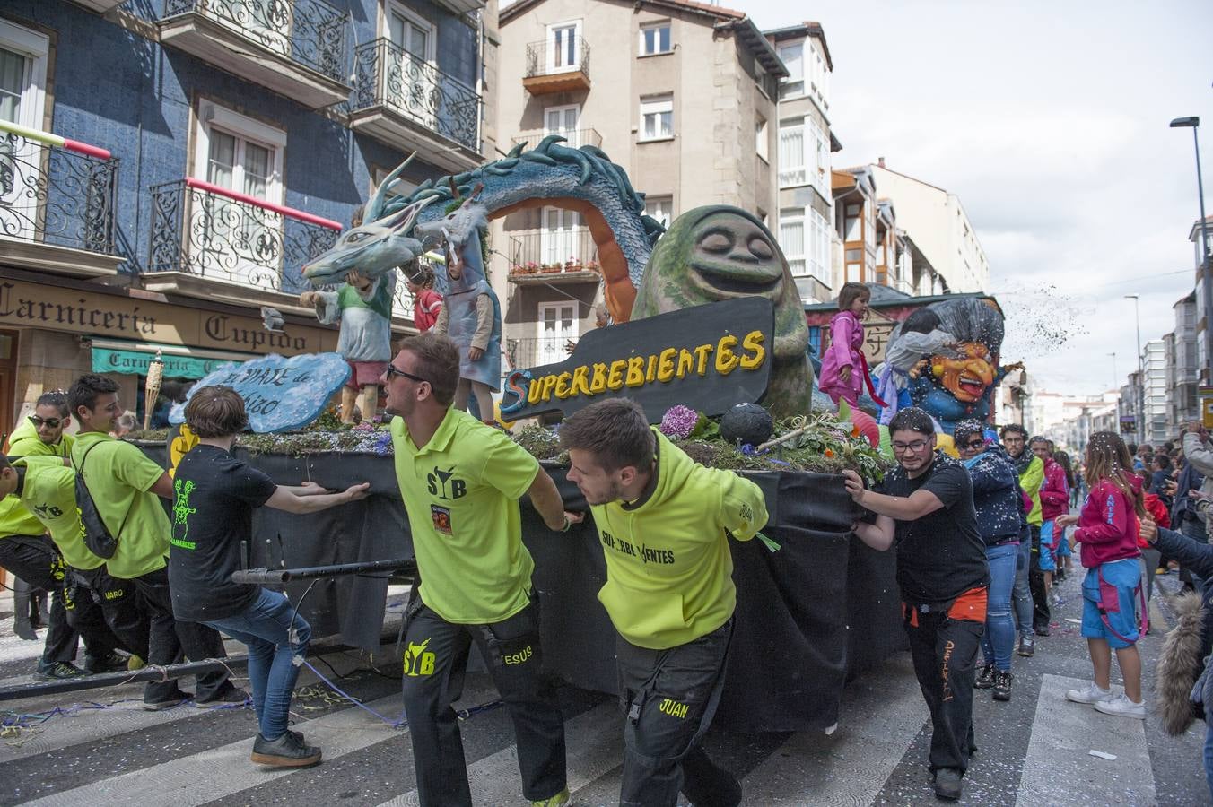 Las carrozas regresan a las calles de Reinosa