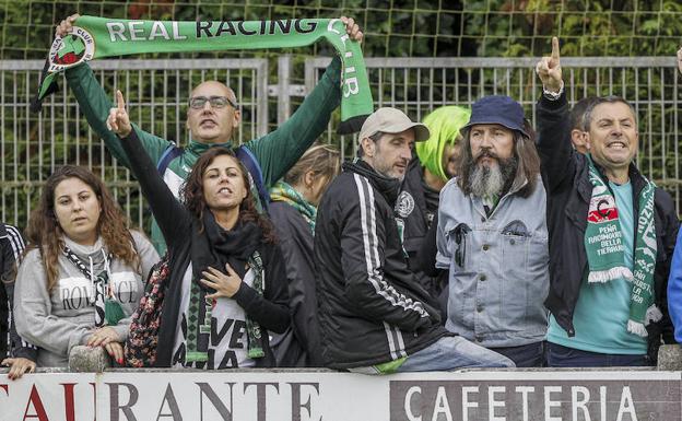 Imagen principal - Equipo y afición se reconcilian en Sarriena