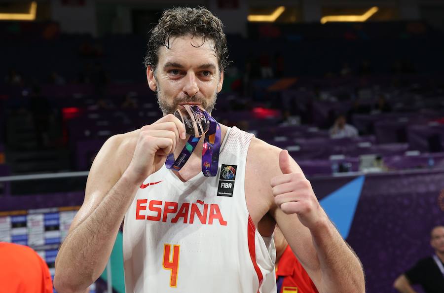 La selección española de baloncesto venció a Rusia en el duelo por el metal y último encuentro de Juan Carlos Navarro como internacional.