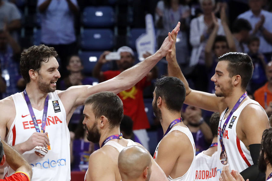 La selección española de baloncesto venció a Rusia en el duelo por el metal y último encuentro de Juan Carlos Navarro como internacional.