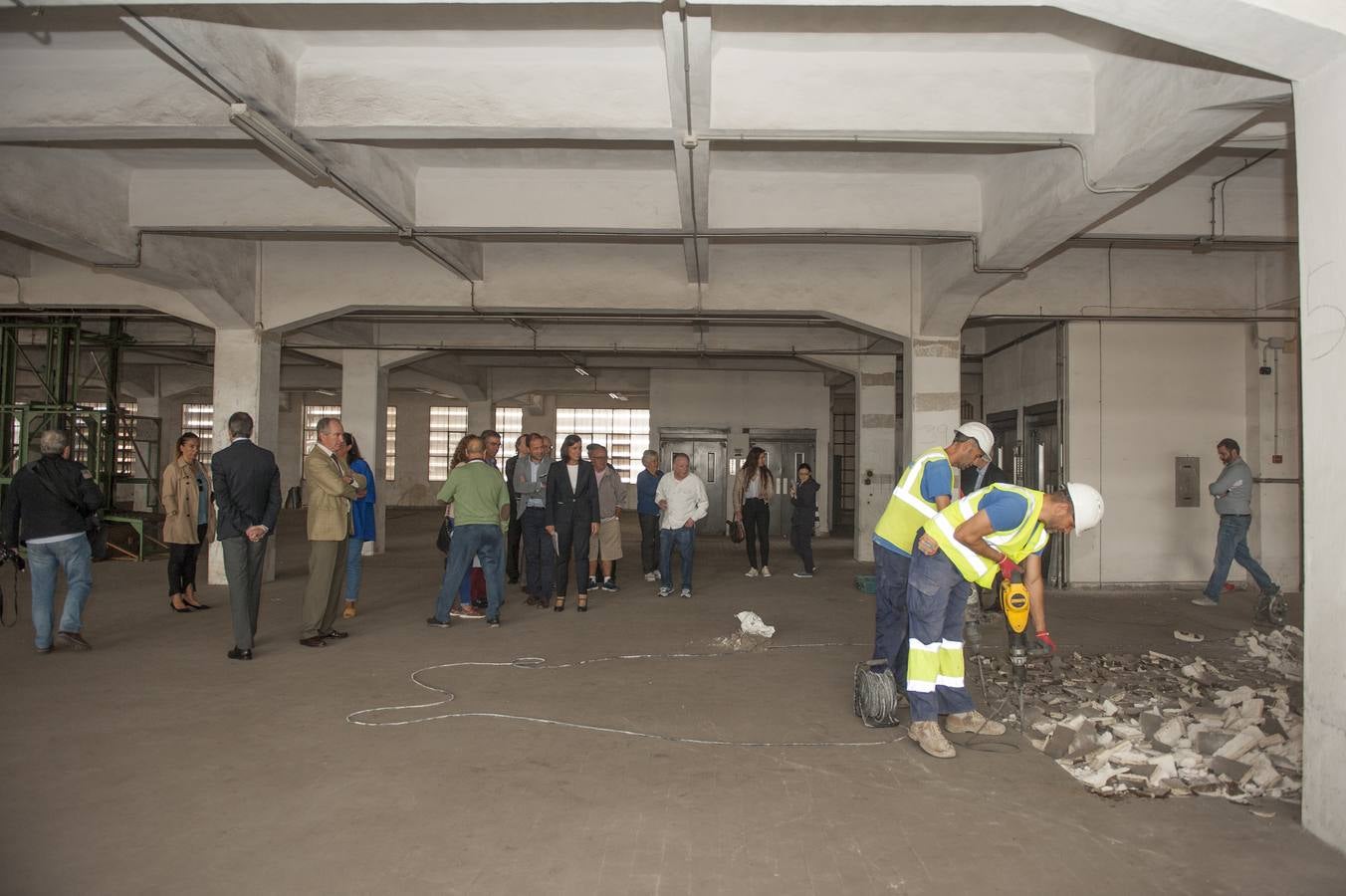 Las obras del nuevo archivo catastral, que se ubicará en el antiguo edificio de Tabacalera en Castilla-Hermida, han comenzado este martes, un paso que supone a la vez abrir el camino para seguir avanzando en el proyecto del barrio cultural La Florida.