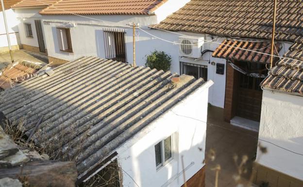 Entrada de la vivienda familiar en La Zarza, Huelva.