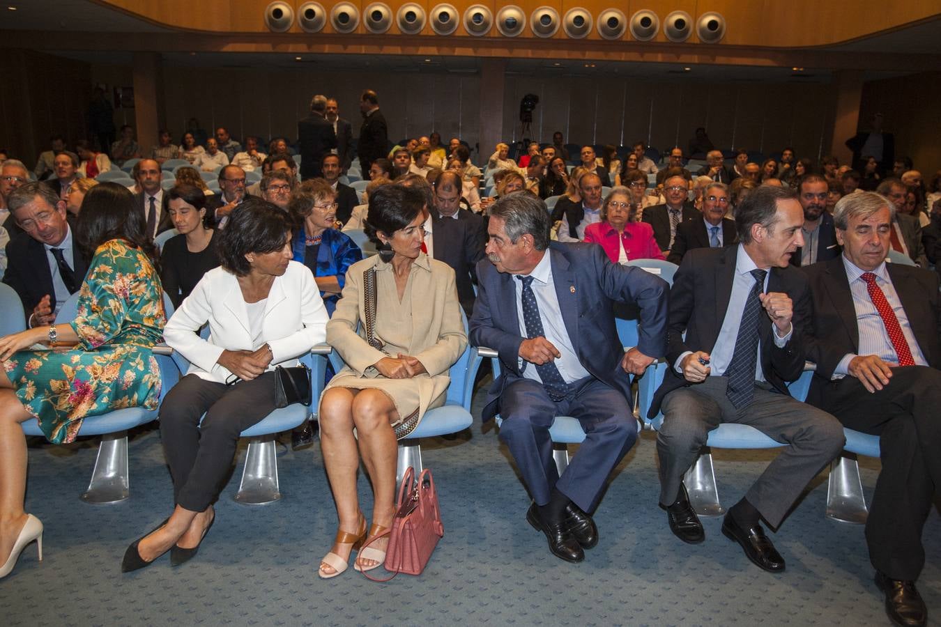 El Ayuntamiento de Santander entrega, siete años después de aprobarlo, su Medalla de Oro a «una de las entidades más comprometidas con el desarrollo económico y social» de la ciudad y Cantabriaa