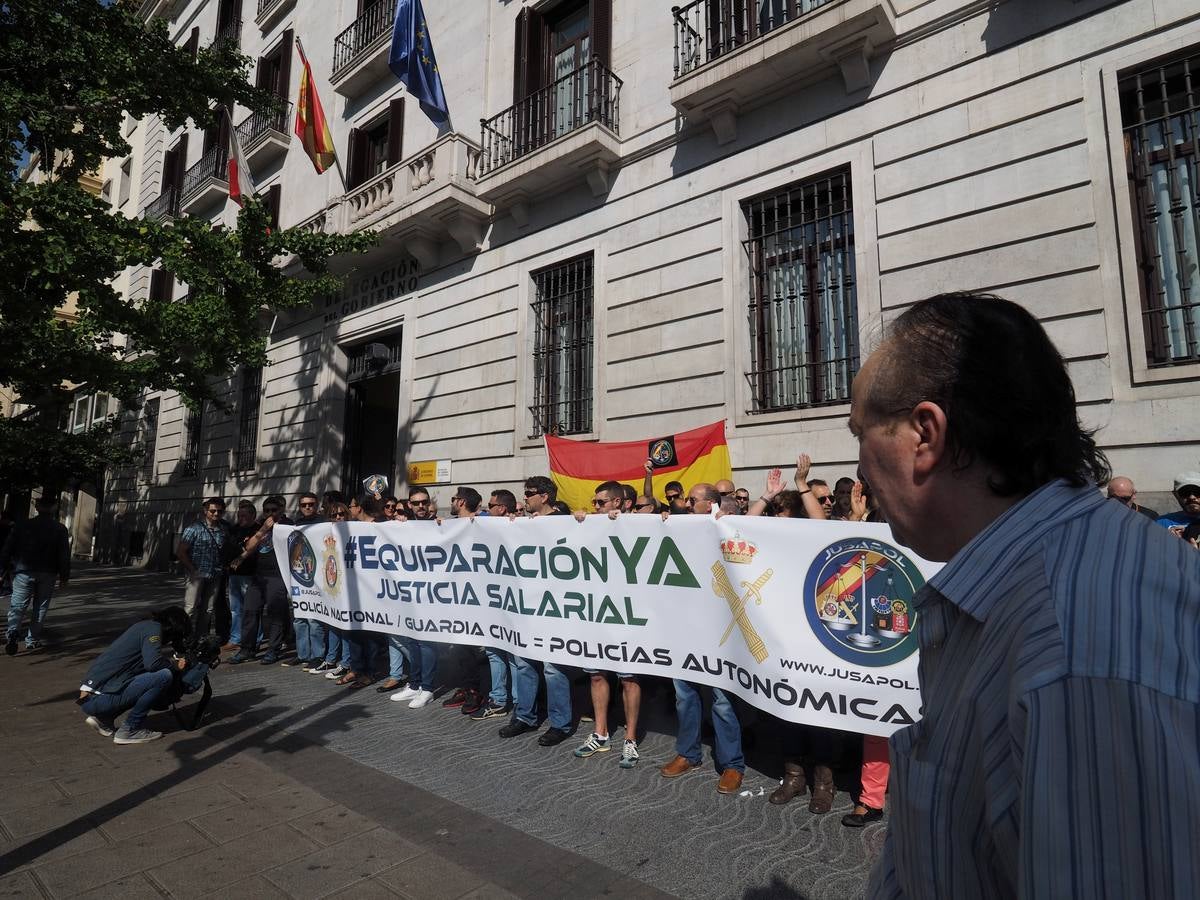 Policías y guardias civiles reclaman en Santander la equiparación salarial con los cuerpos autonómicos