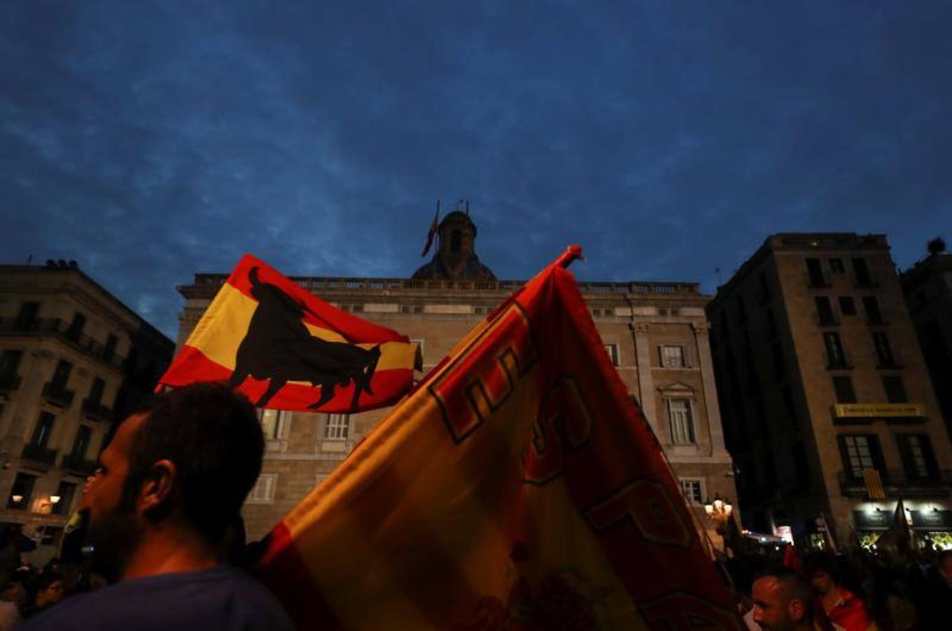 Miles de personas se han manifestado en Barcelona contra el 1-O.