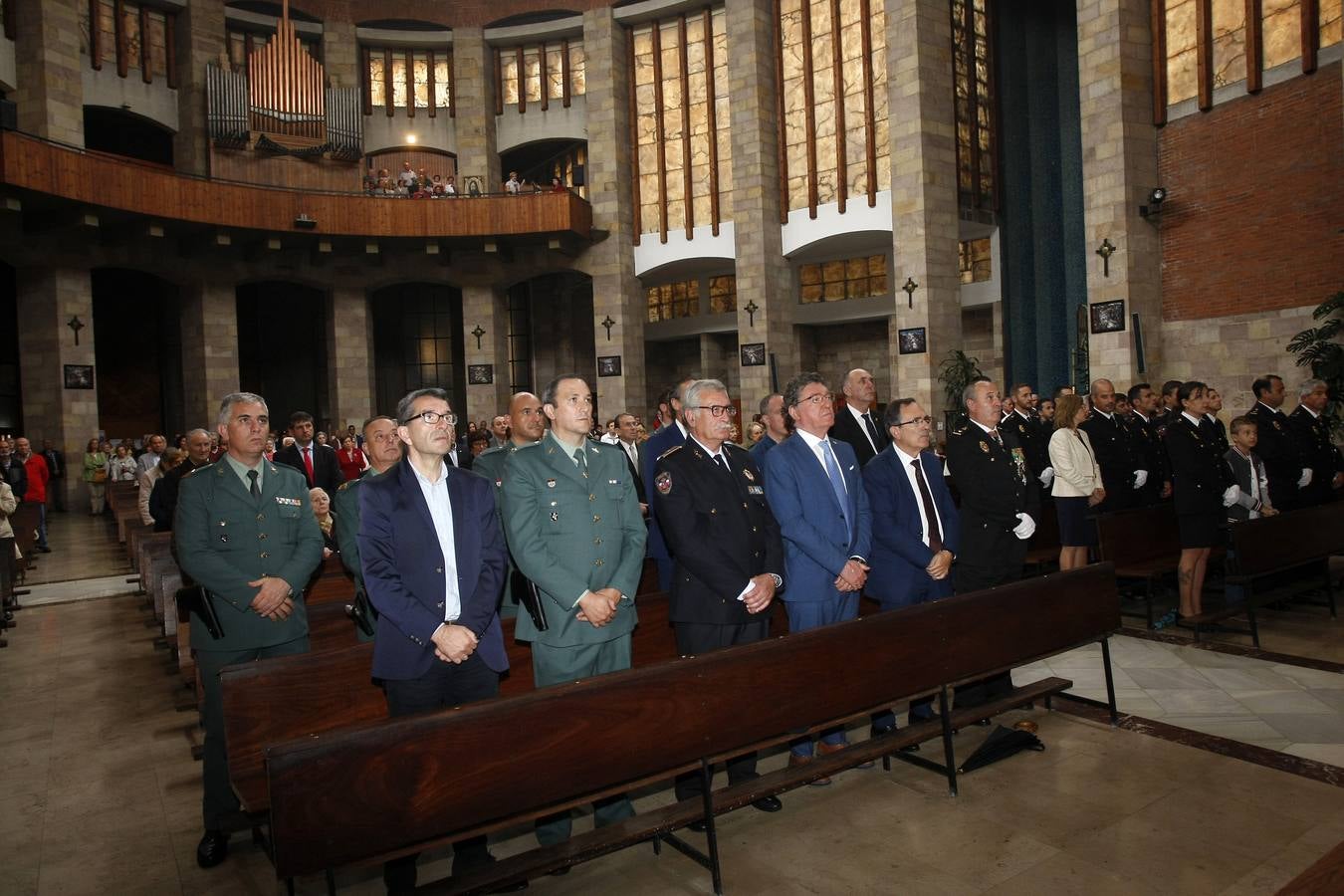 La Policía de Torrelavega honra a sus patronos