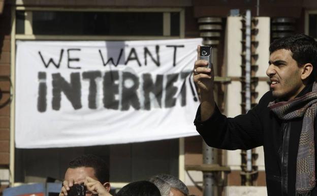 Manifestación contra la censura en internet en El Cairo.