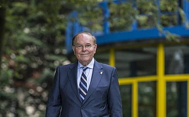 César Nombela recorre el pasado viernes las instalaciones del Campus de Las Llamas