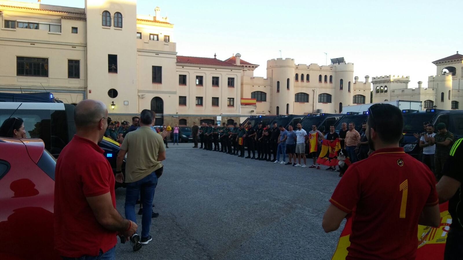 Imágenes de la visita de la Unión de Guardias Civiles de Cantabria a sus compañeros