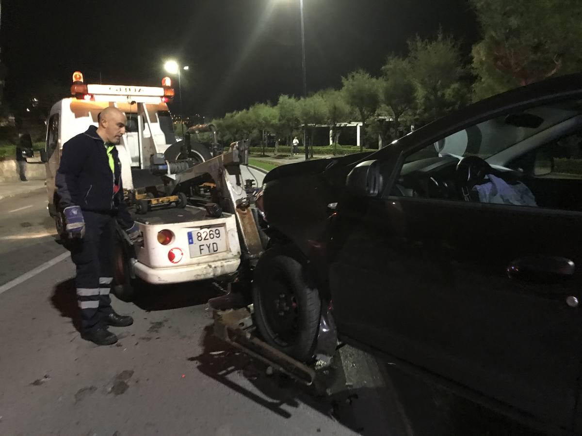 Accidente entre un taxi y un turismo en Reina Victoria