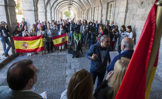 Imagen principal - Los sindicatos policiales de Cantabria llaman a los partidos a trabajar «con unidad»