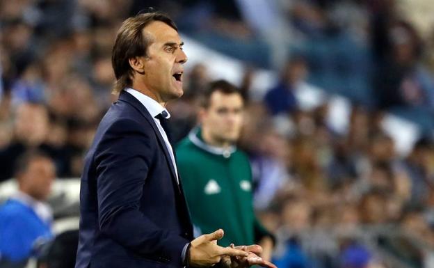 Lopetegui da órdenes en el partido ante Israel.