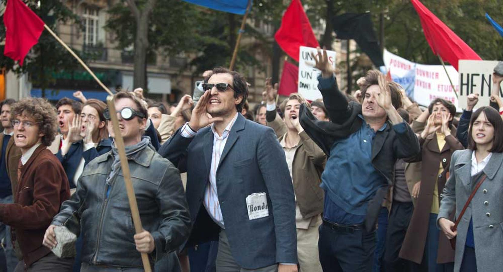 Fotogramas de la película 'Redoutable' dirigida por Michel Hazanavicius y protagonizada por Louis Garrel y Stacy Martin